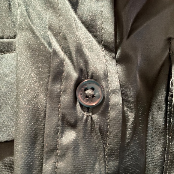 EQUIPMENT BRAND - WOMEN SIGNATURE CLASSIC TOP -   CLASSIC BLACK COLOR - Picture 9 of 15